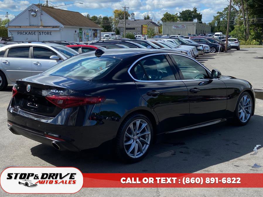 Used 2018 Alfa Romeo Giulia image 5
