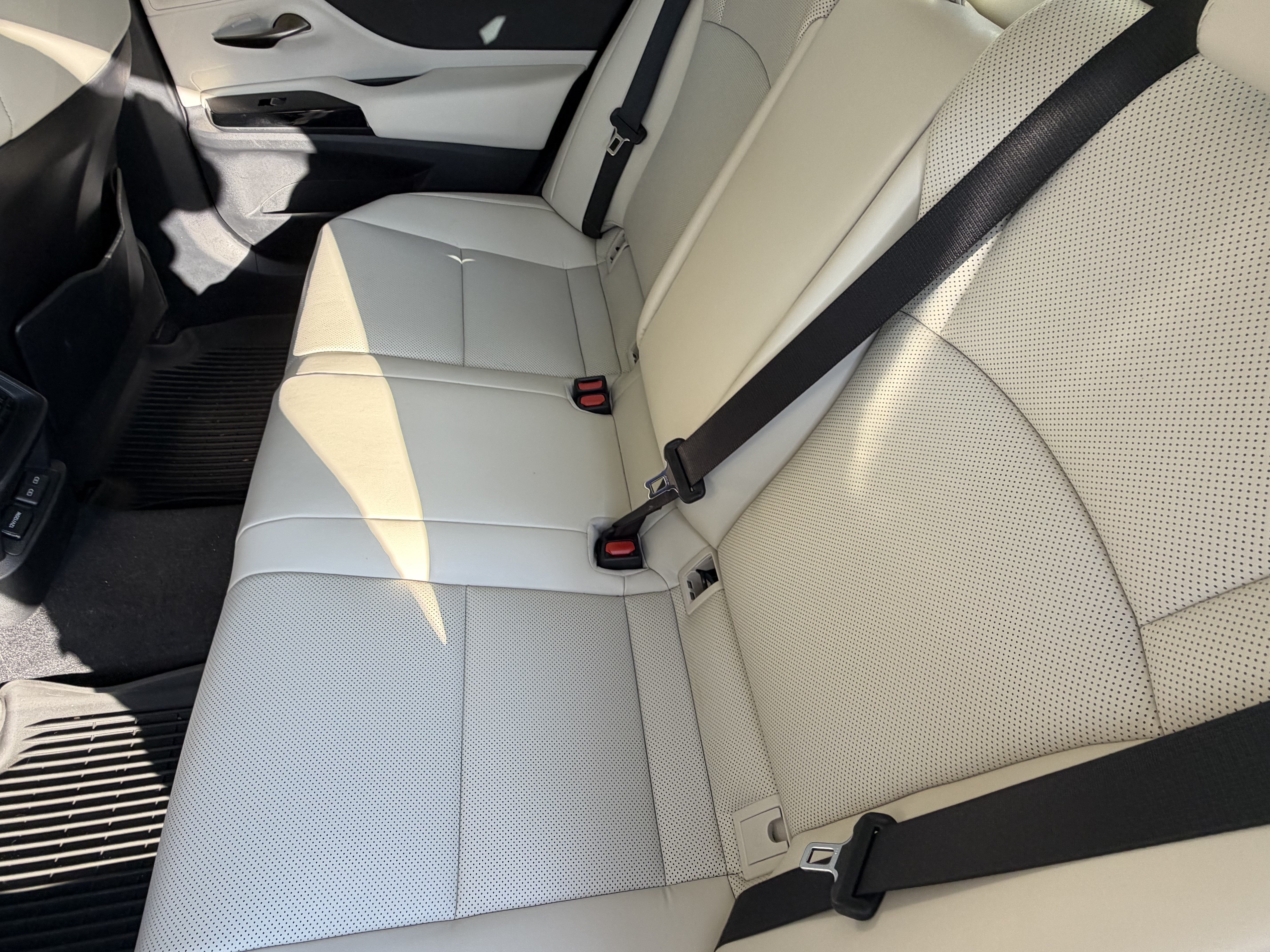 Used 2023 Lexus ES 300h w/ Premium Package FWD image 30