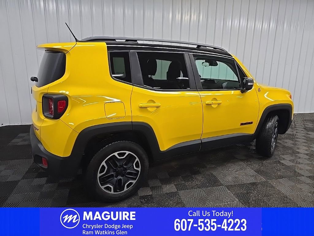 Used 2015 Jeep Renegade Trailhawk w/ Premium Leather Group AWD/4WD image 3