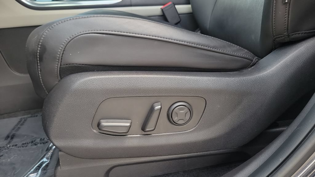 Used 2023 Kia Carnival SX FWD image 16