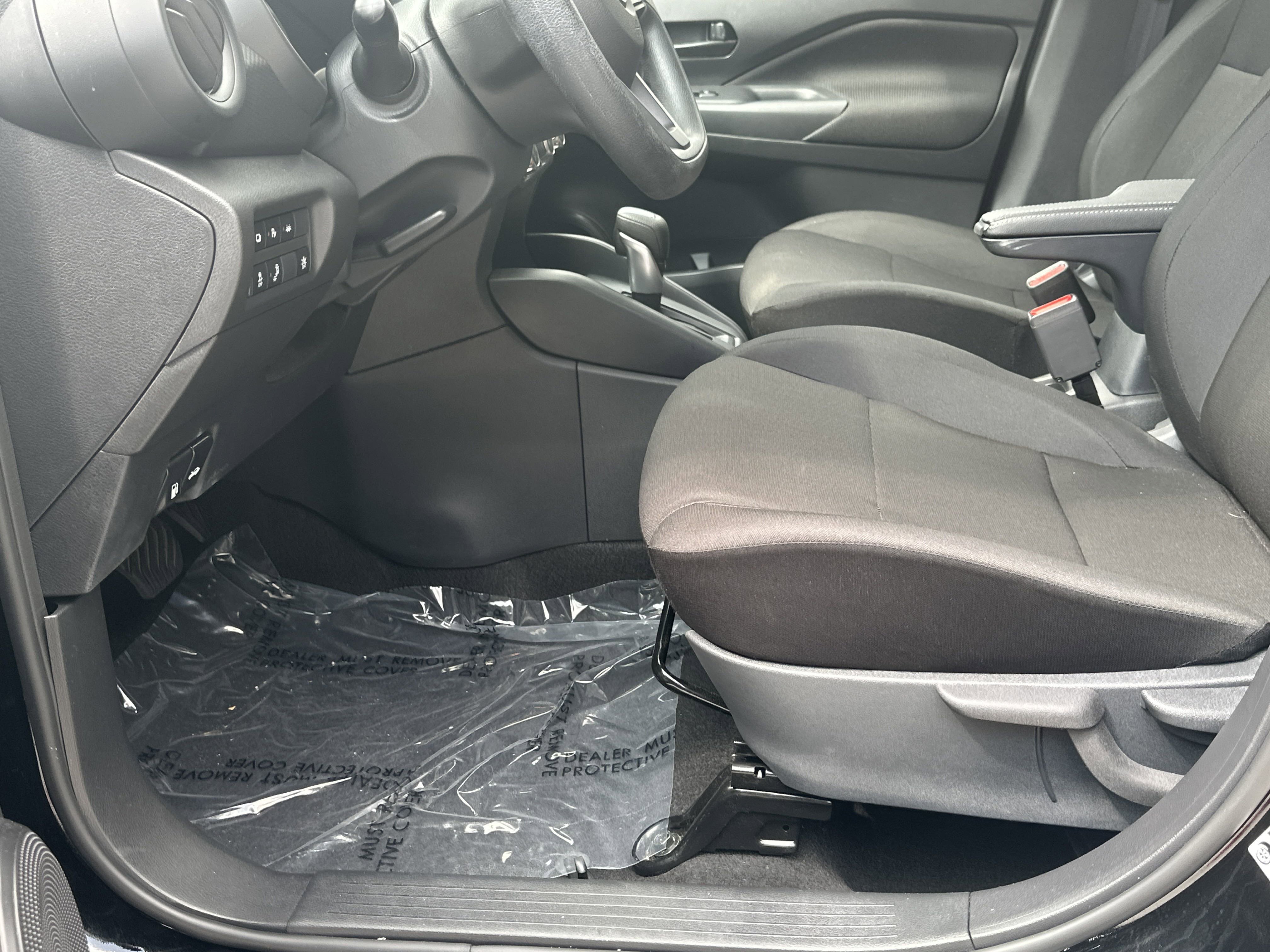 New 2024 Nissan Kicks S image 9