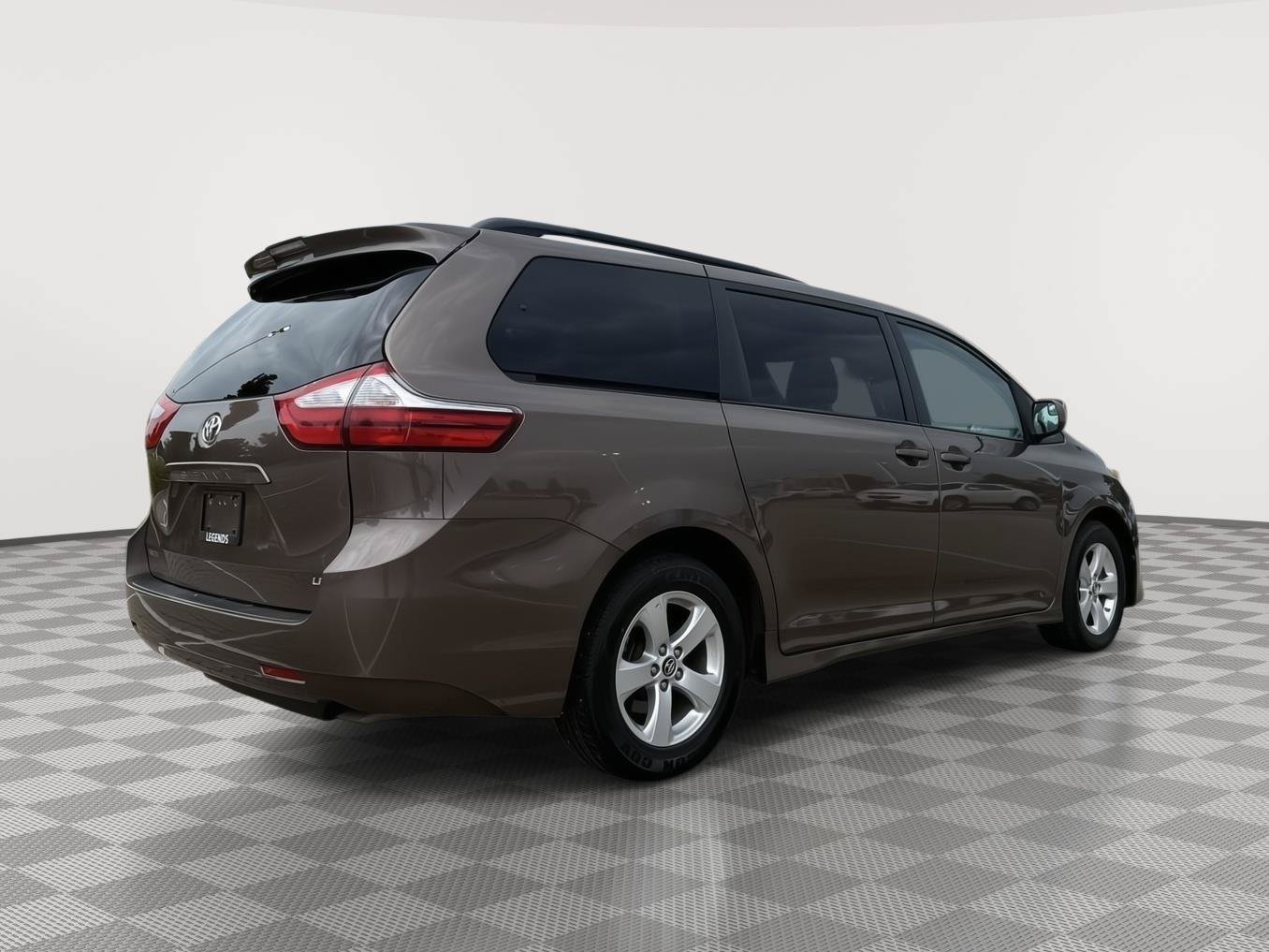 Used 2018 Toyota Sienna LE FWD image 6