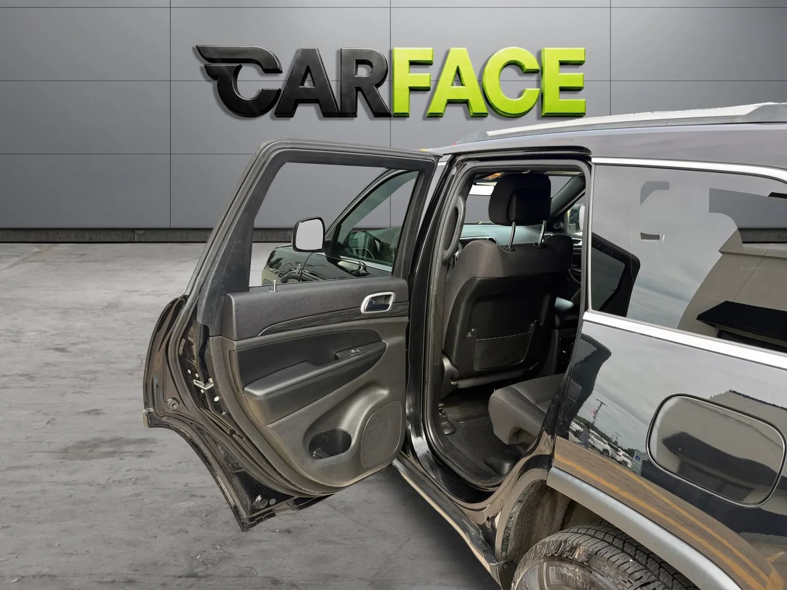 Used 2019 Jeep Grand Cherokee Laredo AWD/4WD image 17