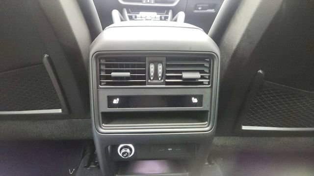 Used 2025 Porsche Cayenne w/ Premium Package image 37