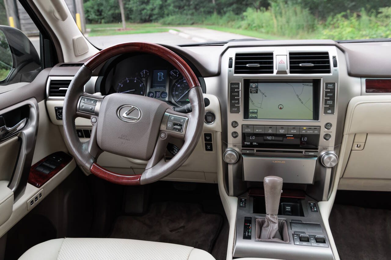 Used 2010 Lexus GX 460 w/ Comfort Plus Pkg AWD/4WD image 13