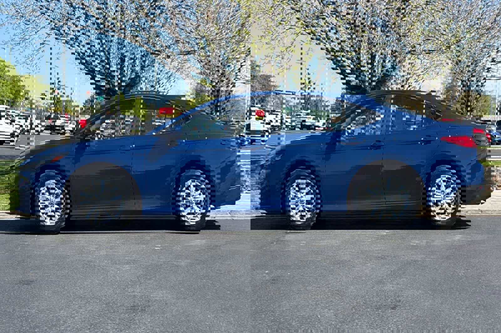 Used 2025 Toyota Camry LE AWD/4WD image 5