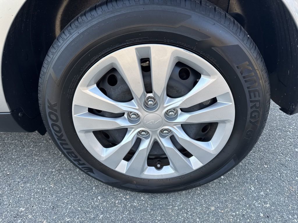 Used 2023 Kia Soul LX image 11