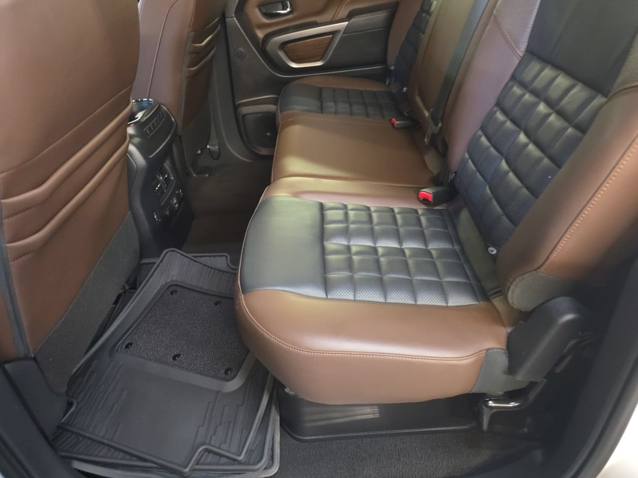 Used 2019 Nissan Titan Platinum Reserve w/ Platinum Utility Package AWD/4WD image 17