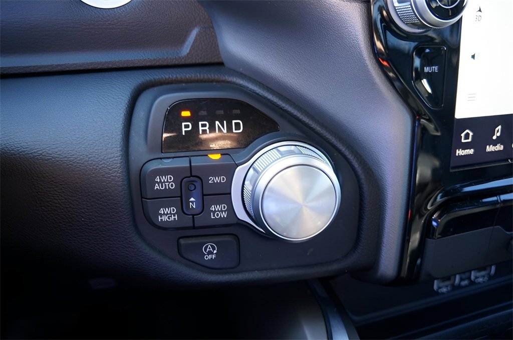 Used 2025 RAM 1500 Laramie image 30