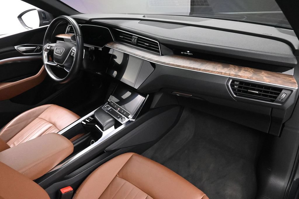 Used 2022 Audi e-tron Premium AWD/4WD image 25