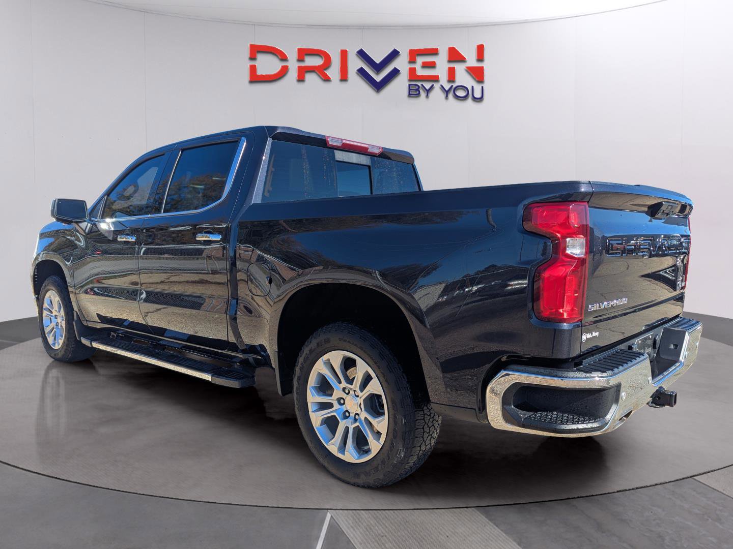 Used 2023 Chevrolet Silverado 1500 LTZ image 3