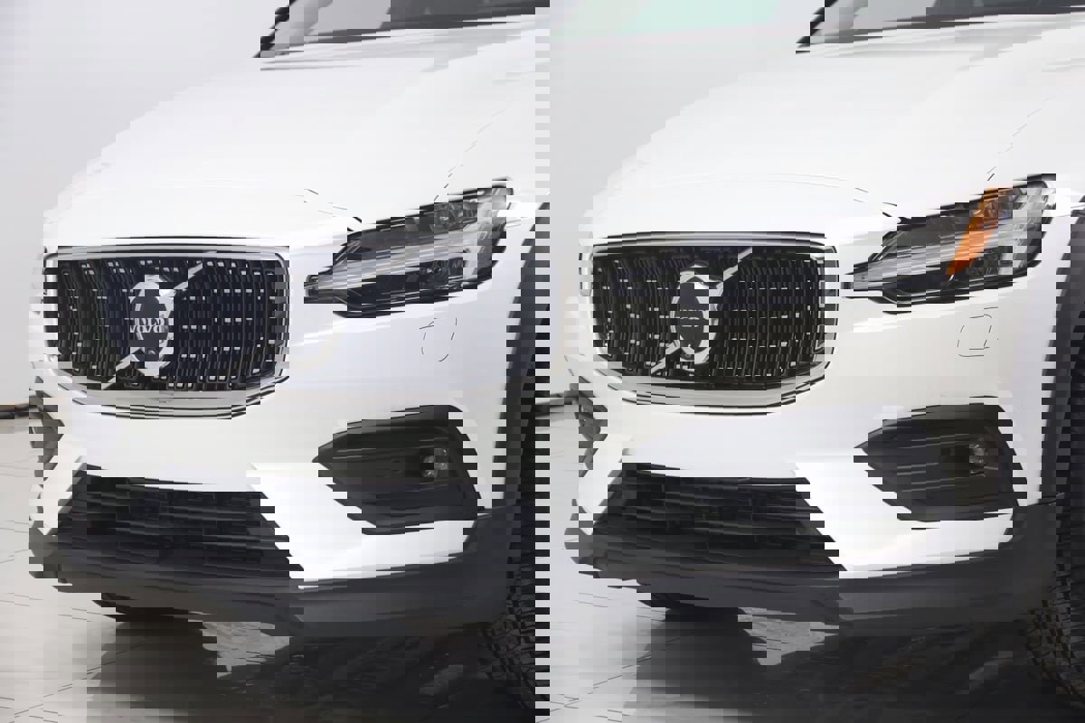 Used 2024 Volvo V60 B5 Cross Country Plus image 54