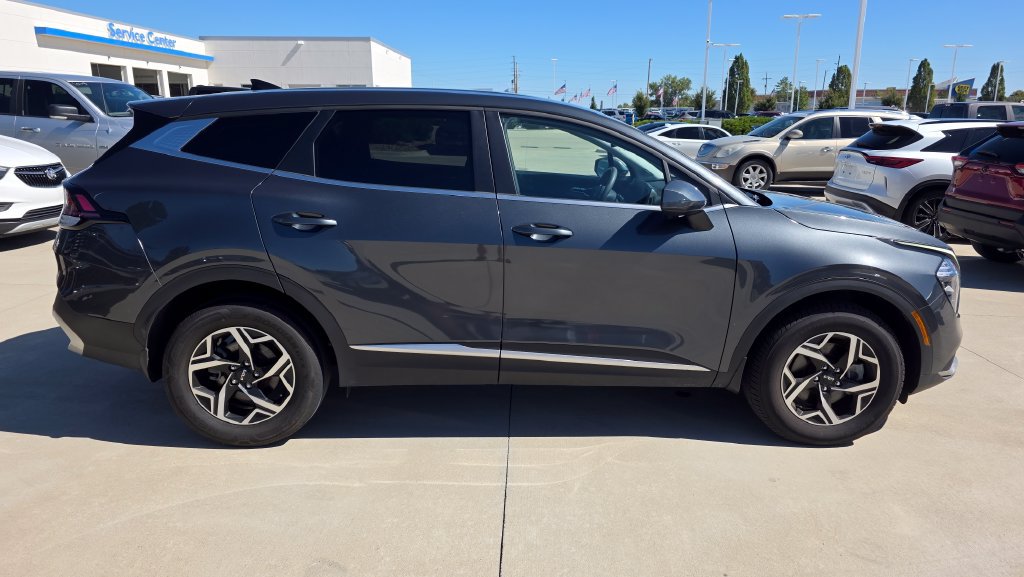Used 2023 Kia Sportage LX AWD/4WD image 6