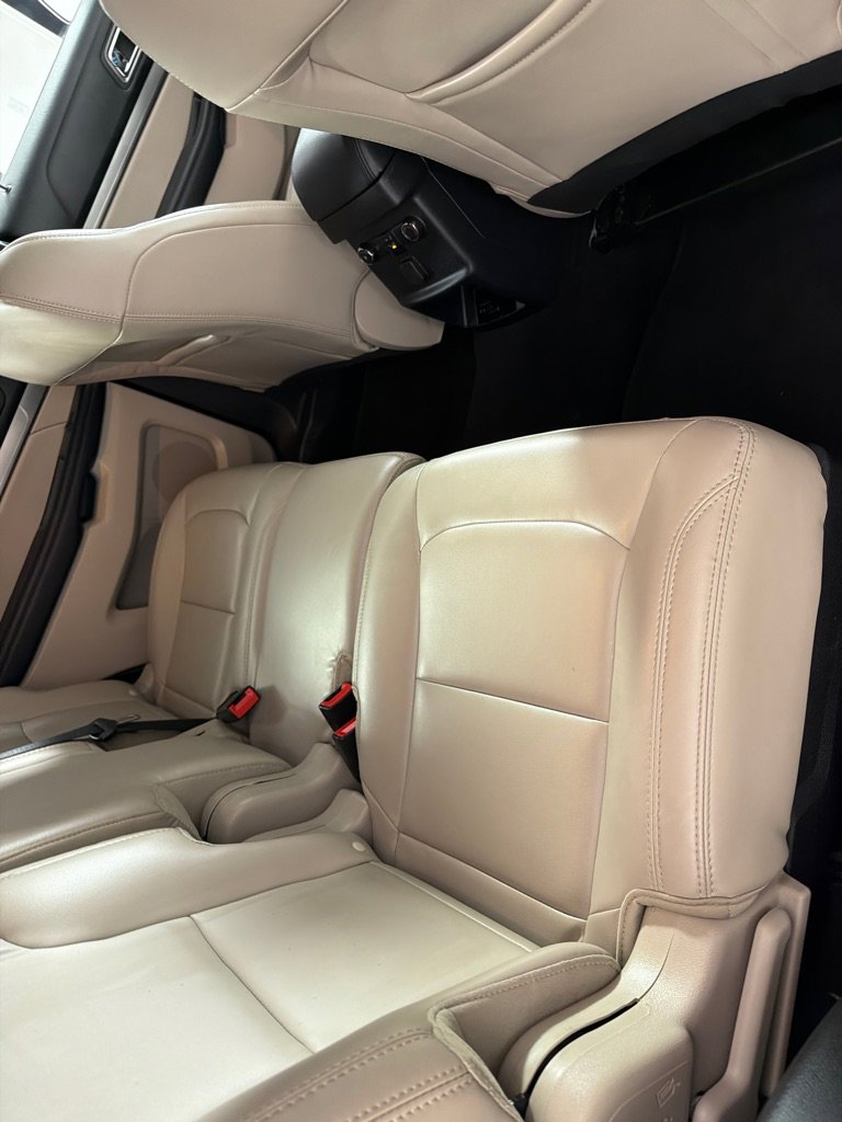 Used 2019 Ford Explorer XLT w/ Equipment Group 202A FWD image 23