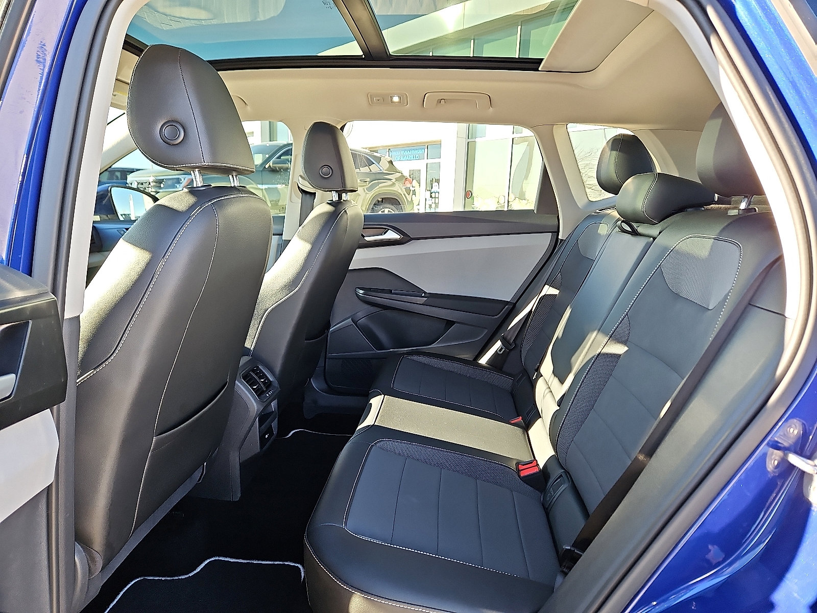 Certified 2023 Volkswagen Taos SE w/ Panoramic Sunroof Package image 8