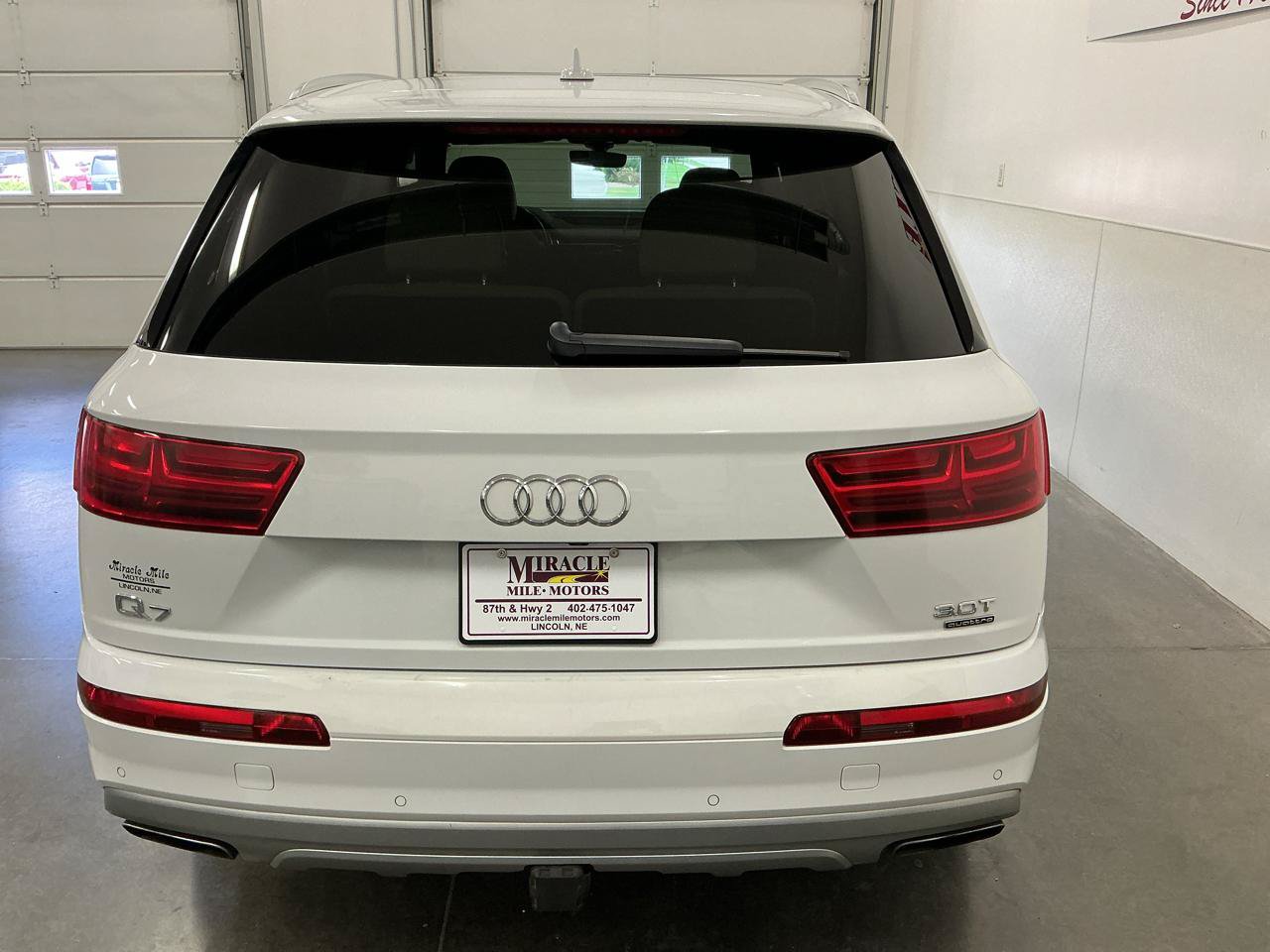 Used 2017 Audi Q7 3.0T Prestige AWD/4WD image 5