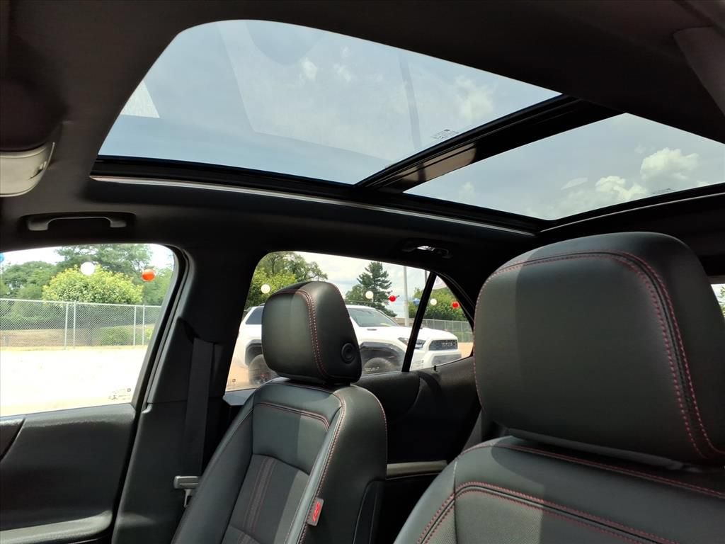 Used 2022 Chevrolet Equinox RS w/ LPO, Floor Liner Package FWD image 13