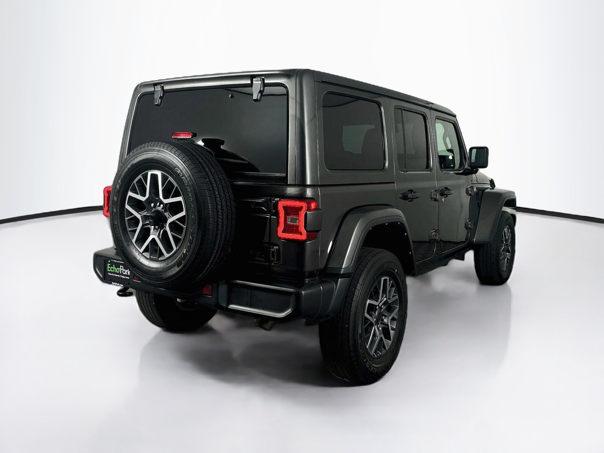 Used 2025 Jeep Wrangler Unlimited Sahara w/ Technology Group AWD/4WD image 9