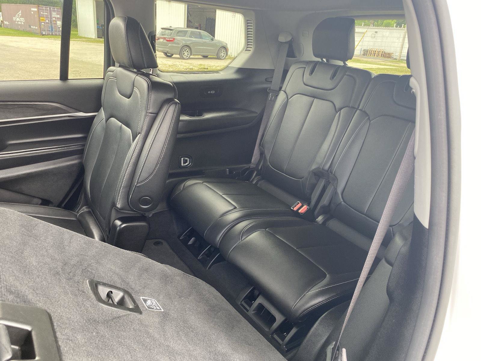 Used 2023 Jeep Grand Cherokee L Limited AWD/4WD image 35