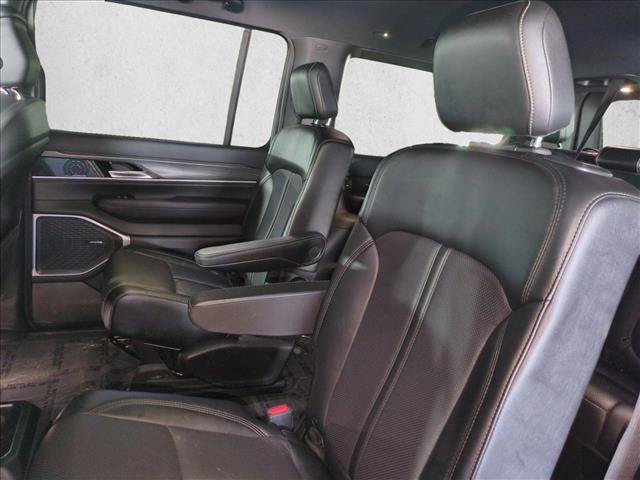 Used 2024 Jeep Wagoneer Series III AWD/4WD image 18