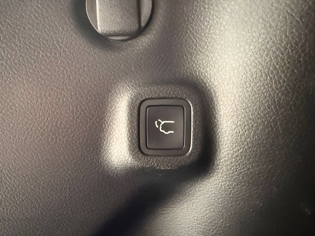 Used 2018 Jeep Compass Latitude w/ Popular Equipment Group AWD/4WD image 10