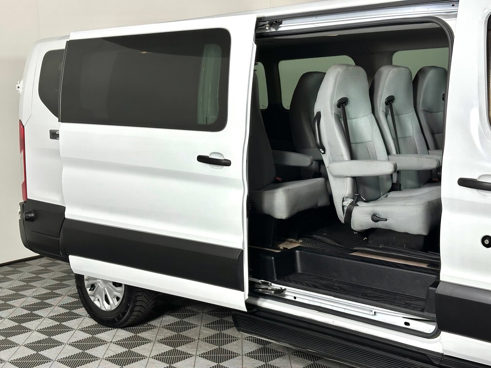 Used 2019 Ford Transit 350 XLT RWD image 28