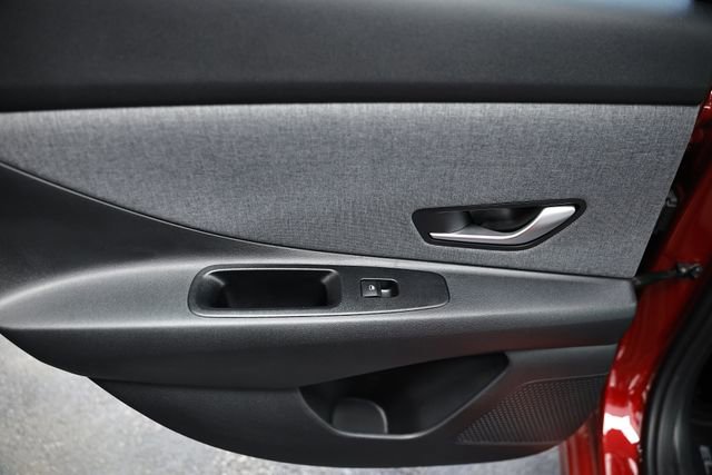 Certified 2025 Hyundai Elantra Limited FWD image 23