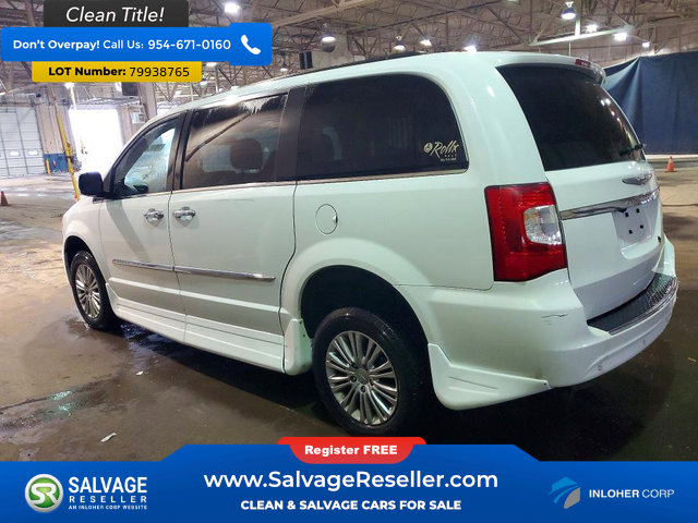 Used 2015 Chrysler Town & Country Touring-L w/ Driver Convenience Group image 3