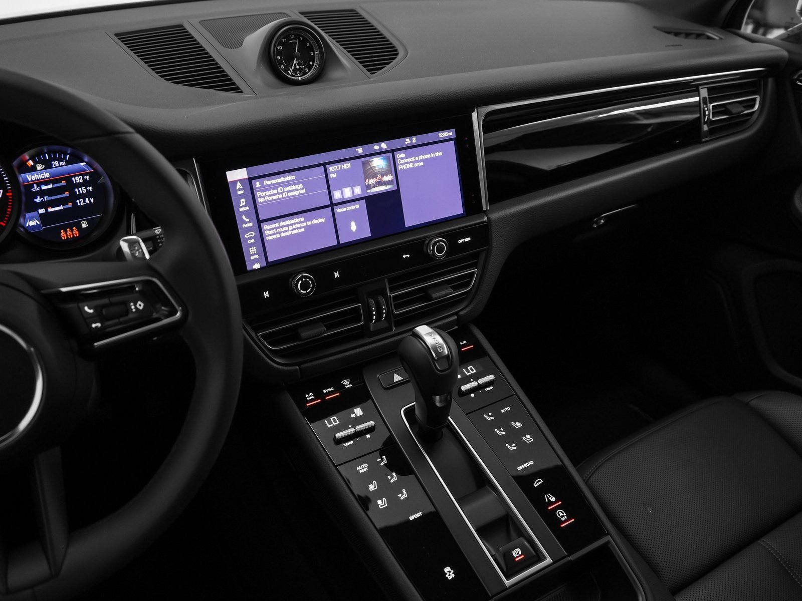 Used 2025 Porsche Macan AWD/4WD image 32