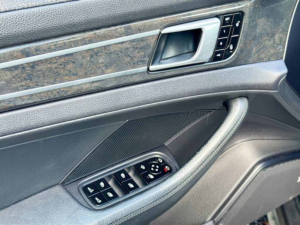 Used 2018 Porsche Panamera 4S image 19