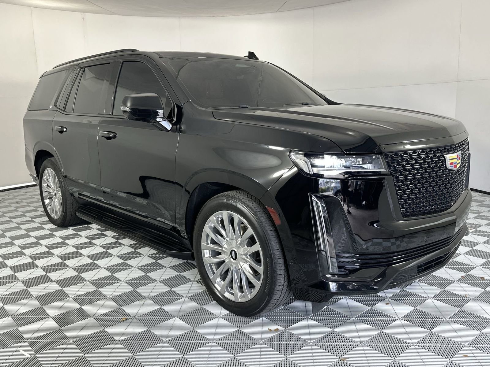 Used 2023 Cadillac Escalade Premium Luxury w/ Performance Package AWD/4WD image 2