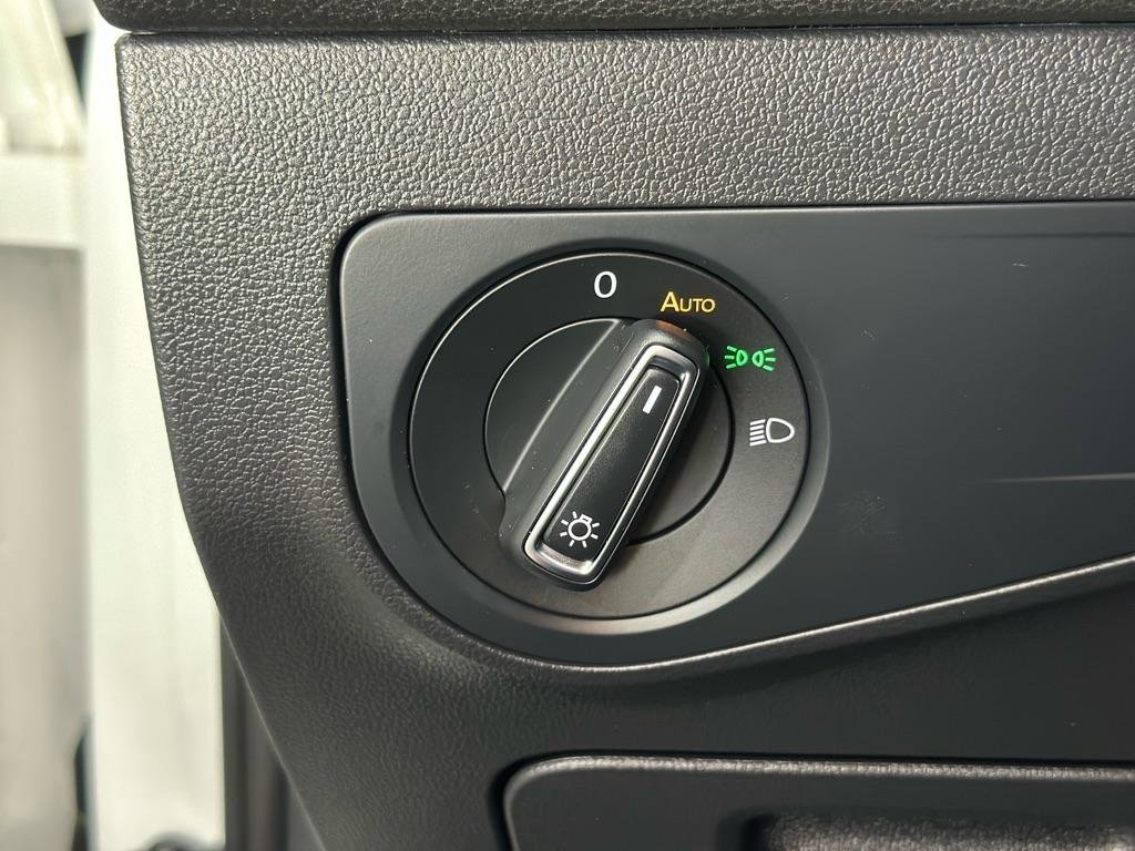 Used 2022 Volkswagen Tiguan SE image 36