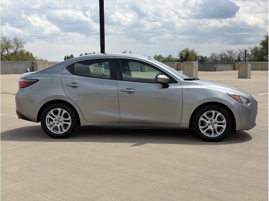Used 2016 Scion iA FWD image 9