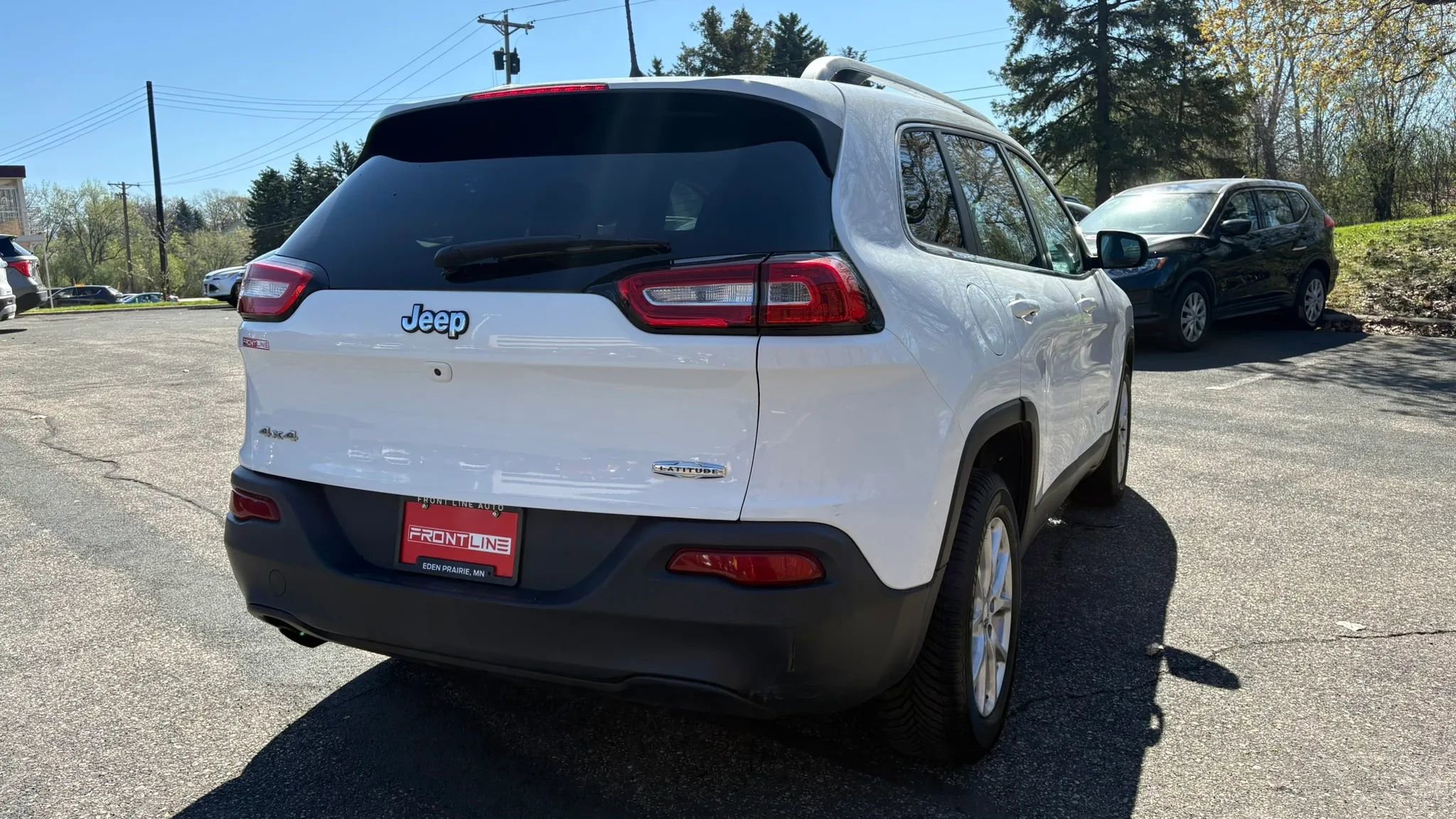 Used 2017 Jeep Cherokee Latitude w/ Cold Weather Group AWD/4WD image 9