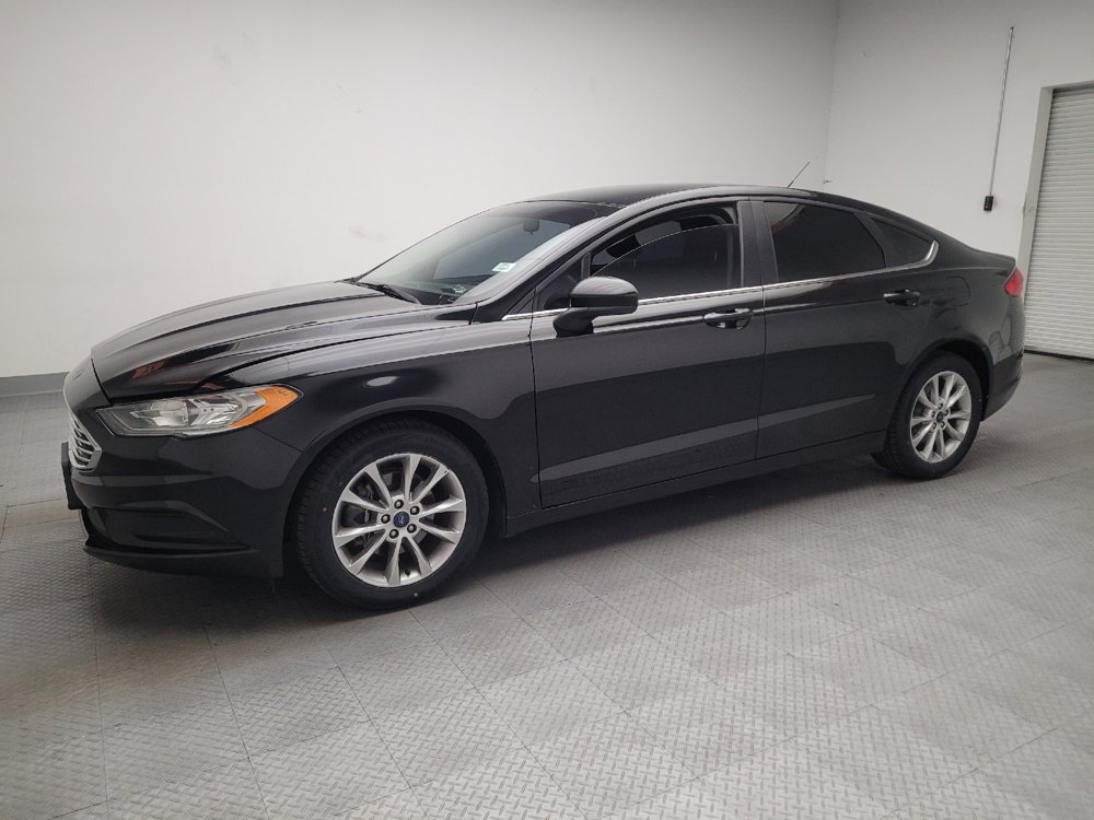 Used 2017 Ford Fusion SE w/ Fusion SE Technology Package FWD image 2