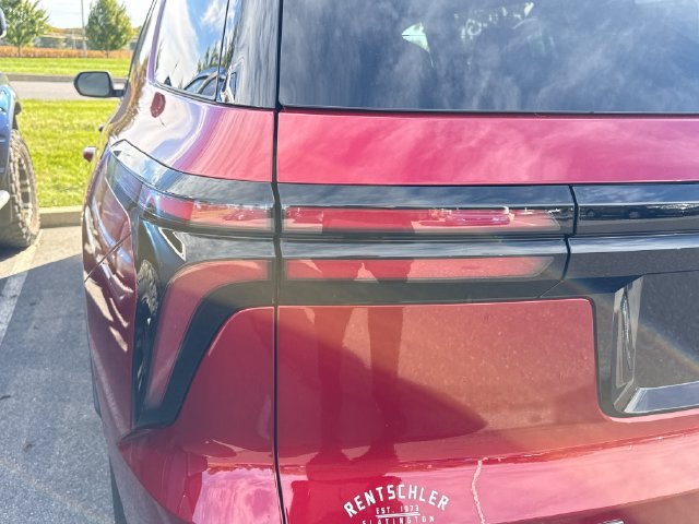 Used 2026 Chevrolet Traverse LT w/ LPO, Floor Liner Package AWD/4WD image 16
