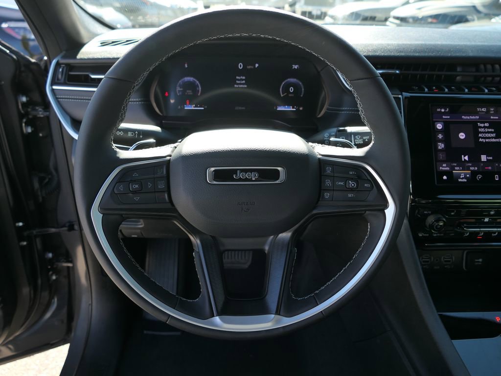 Used 2025 Jeep Grand Cherokee Laredo X w/ Luxury Tech Group I image 14