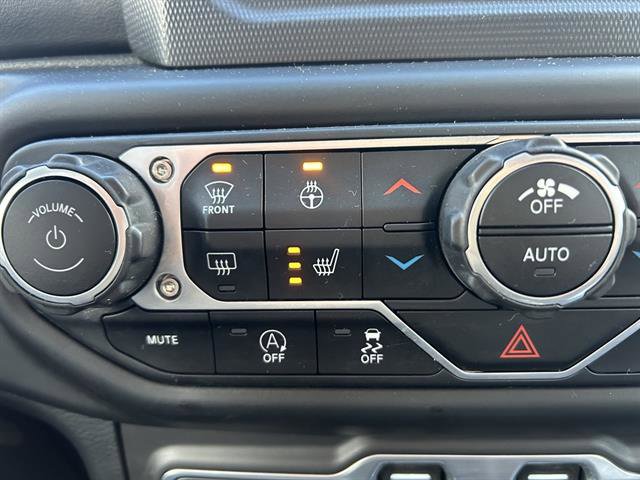 Used 2018 Jeep Wrangler Unlimited Sahara w/ LED Lighting Group image 20