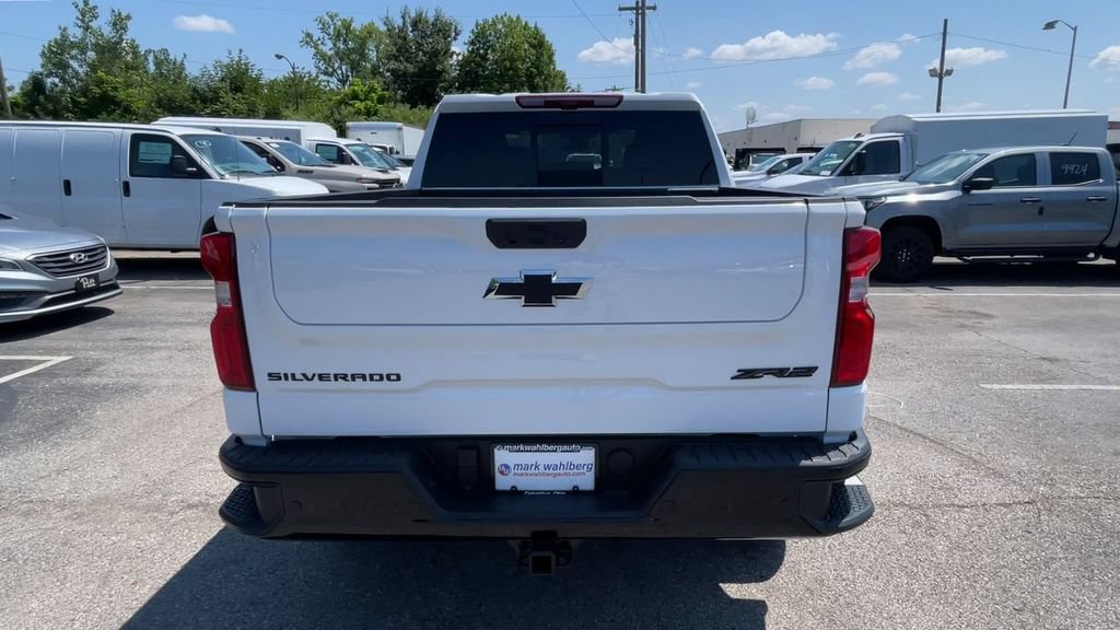 New 2026 Chevrolet Silverado 1500 ZR2 w/ LPO, Dark Essentials Package AWD/4WD image 9