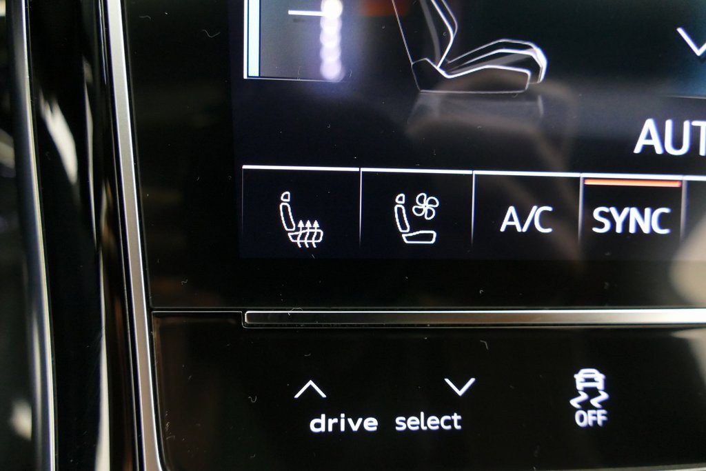 Used 2022 Audi S8 image 20