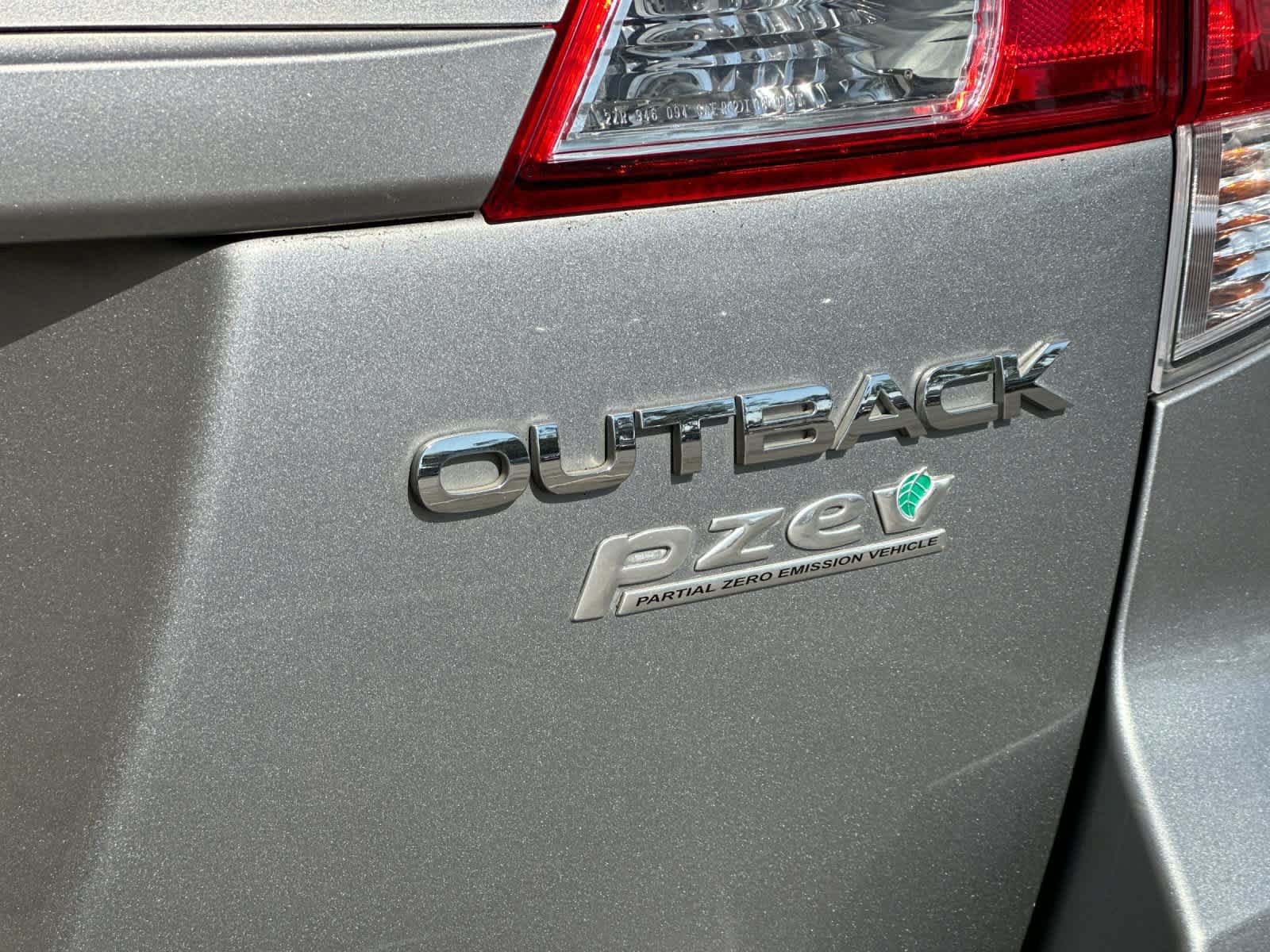 Used 2011 Subaru Outback 2.5i Limited w/ PWR Moonroof Pkg AWD/4WD image 27