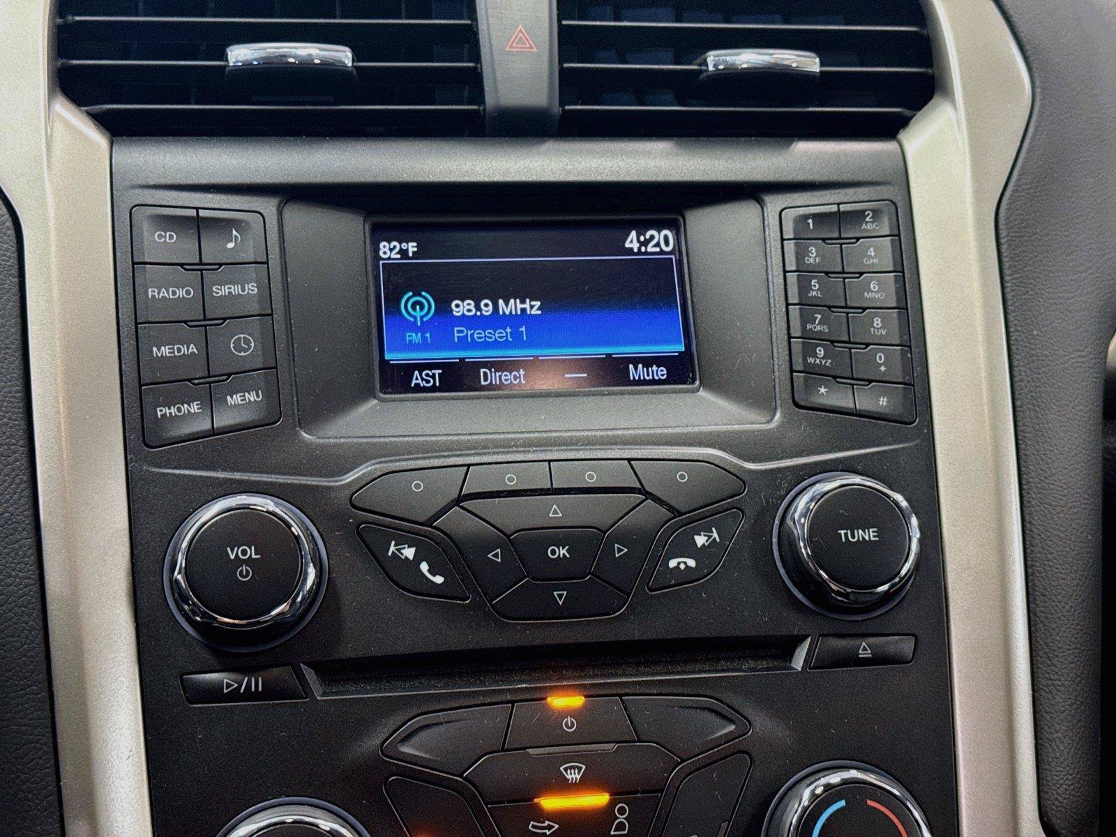 Used 2015 Ford Fusion SE w/ Equipment Group 202A FWD image 13