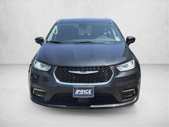 Used 2023 Chrysler Pacifica Touring-L FWD video 2