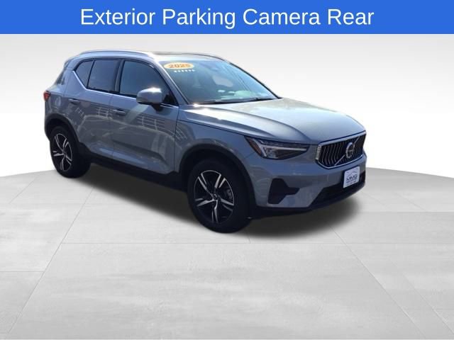 Used 2025 Volvo XC40 B5 Core AWD/4WD image 9