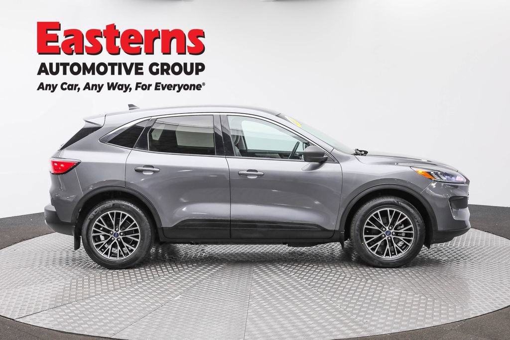 Used 2022 Ford Escape SE w/ Cold Weather Package image 4