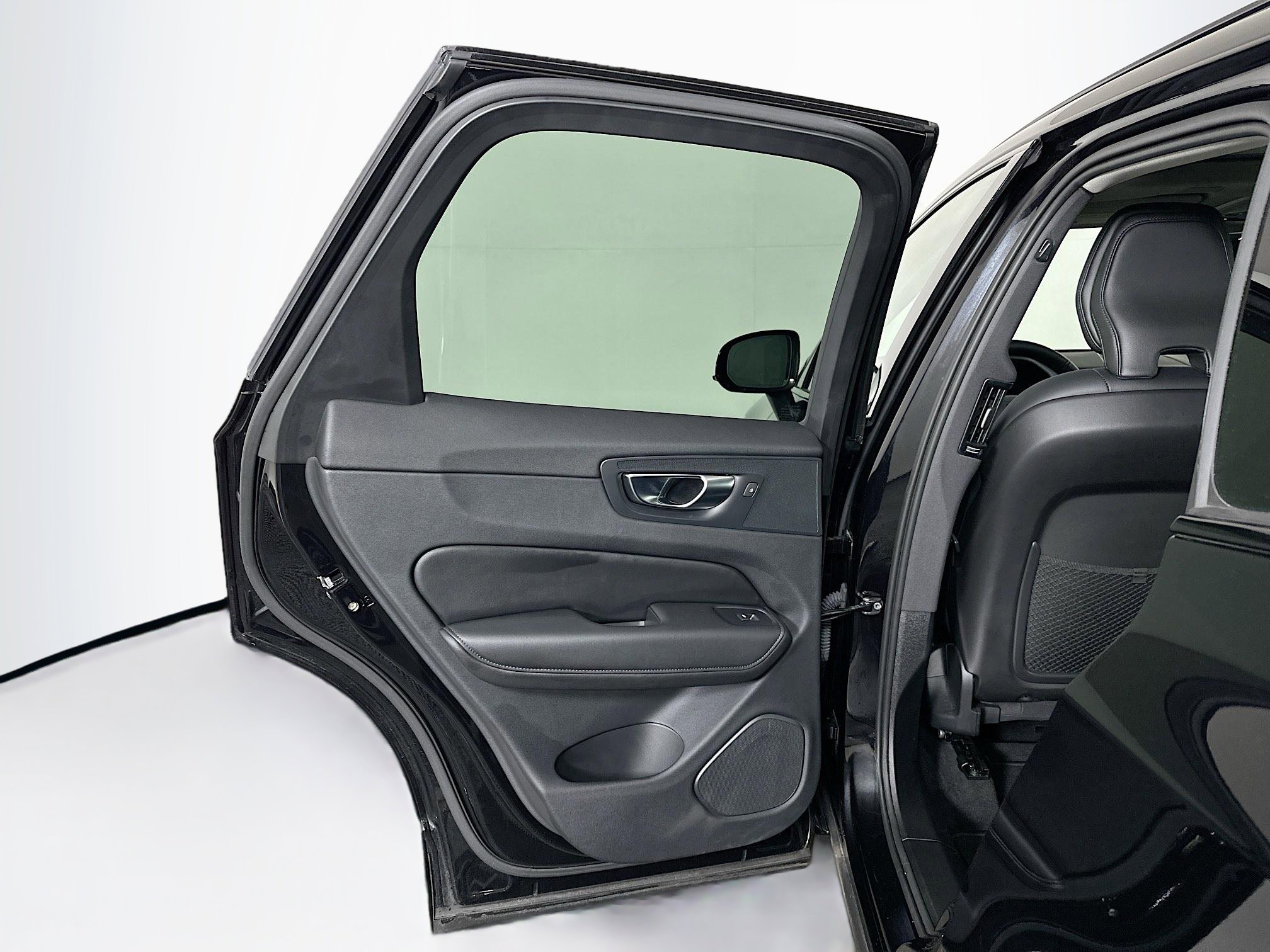 Used 2025 Volvo XC60 B5 Core image 27