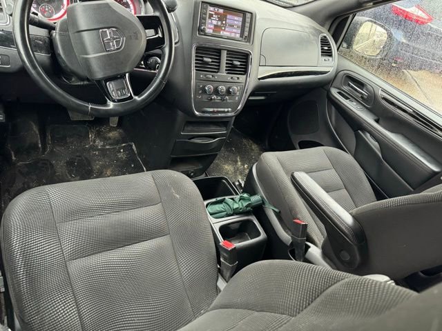 Used 2020 Dodge Grand Caravan SE image 2