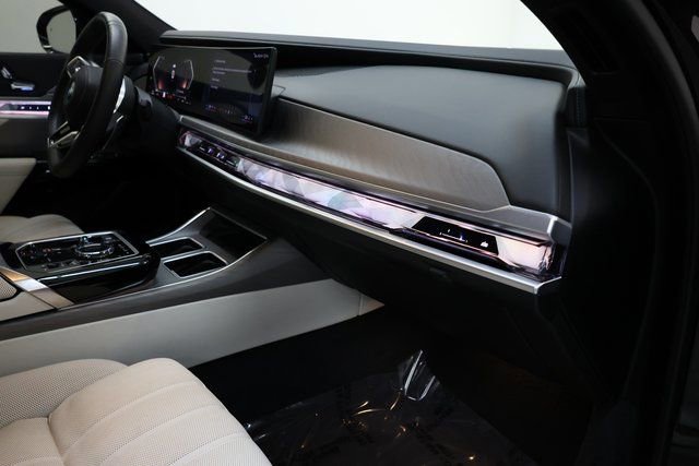 Used 2024 BMW 760i xDrive w/ Executive Package image 87