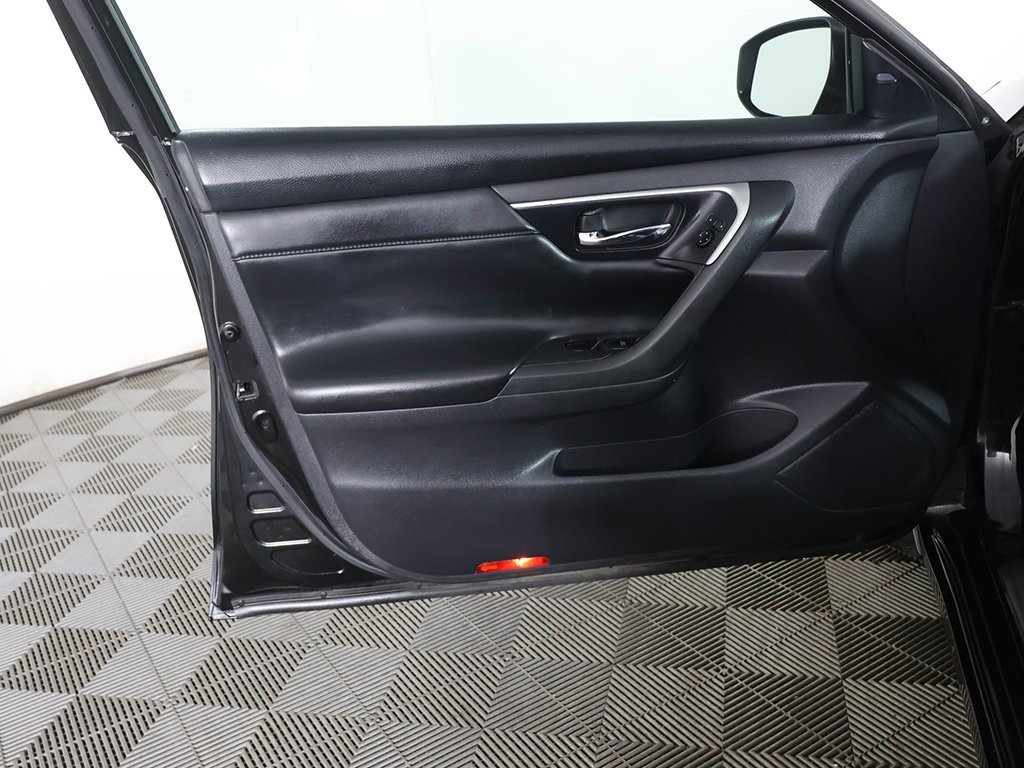 Used 2017 Nissan Altima 2.5 SL w/ Moonroof Package image 23