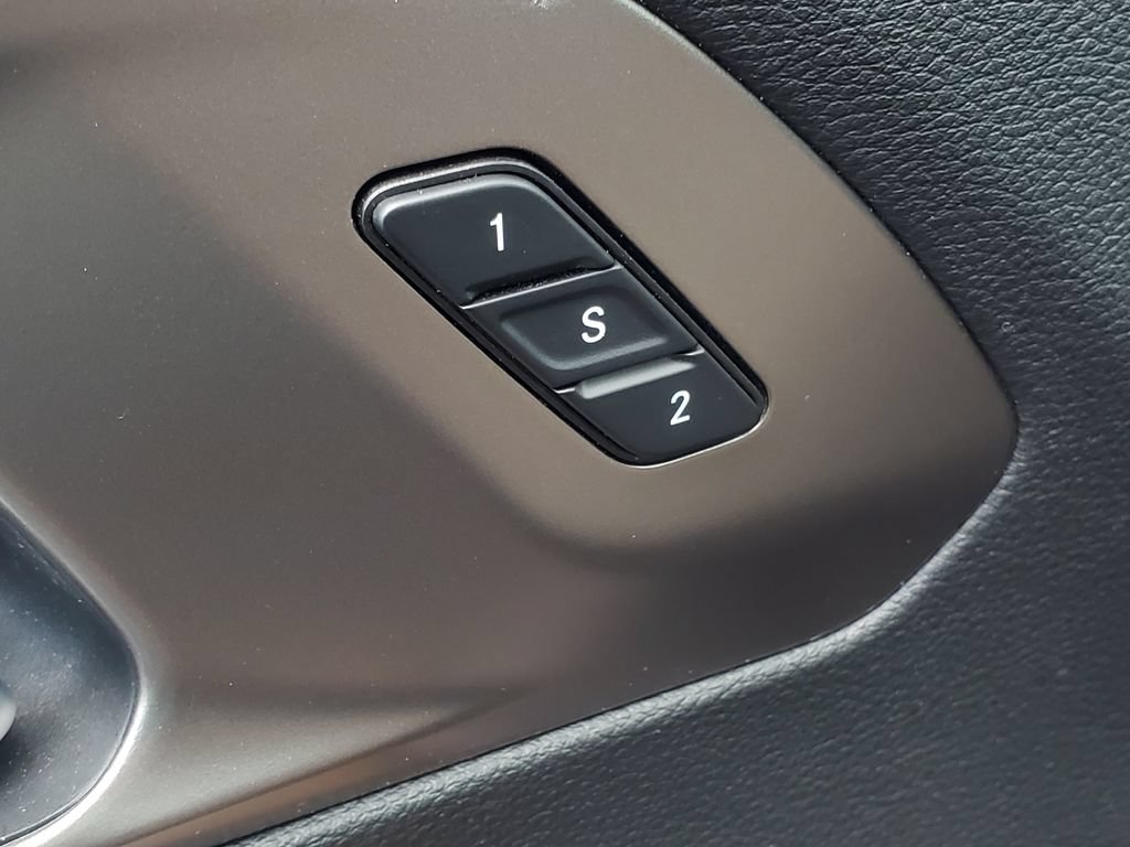 Used 2018 Chrysler Pacifica Limited FWD image 9
